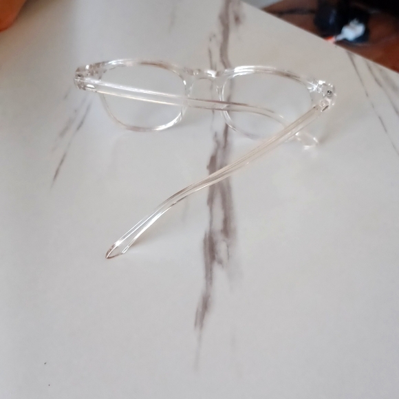 Glasses - Picture 3 of 4